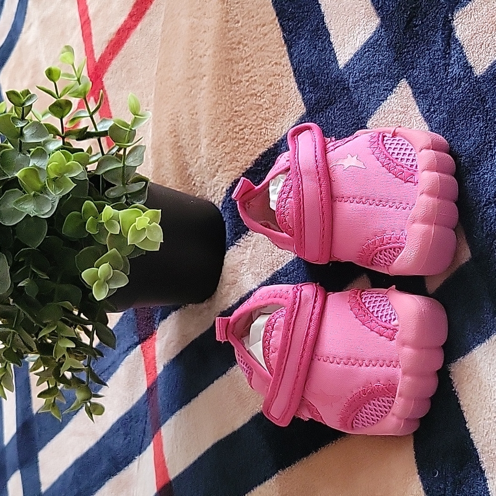 TOYS R US Girl's Toddler Swimming/Water Shoes.